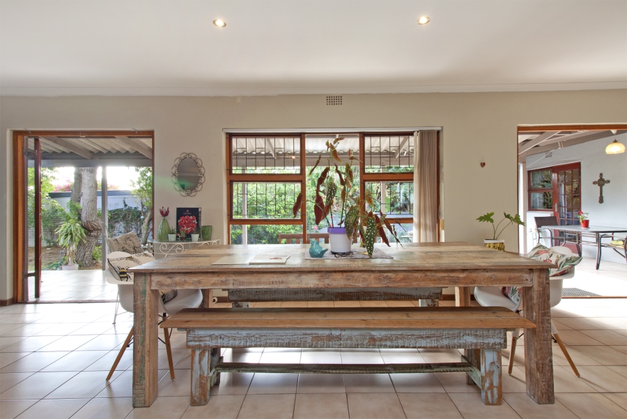 4 Bedroom Property for Sale in Sunnydale Western Cape